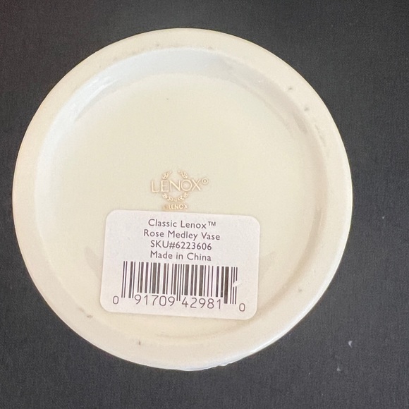 NWT Classic Lenox Rose Medley Vase Paperwork and Original Box Included - Picture 7 of 10